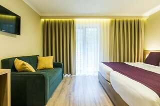 Курортные отели Sairme Hotels & Resorts Саирме Трехместный номер с видом на реку-3